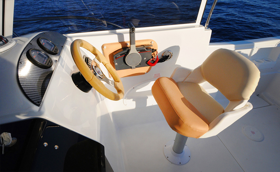 Saver 590 Cabin Fisher - kokpit