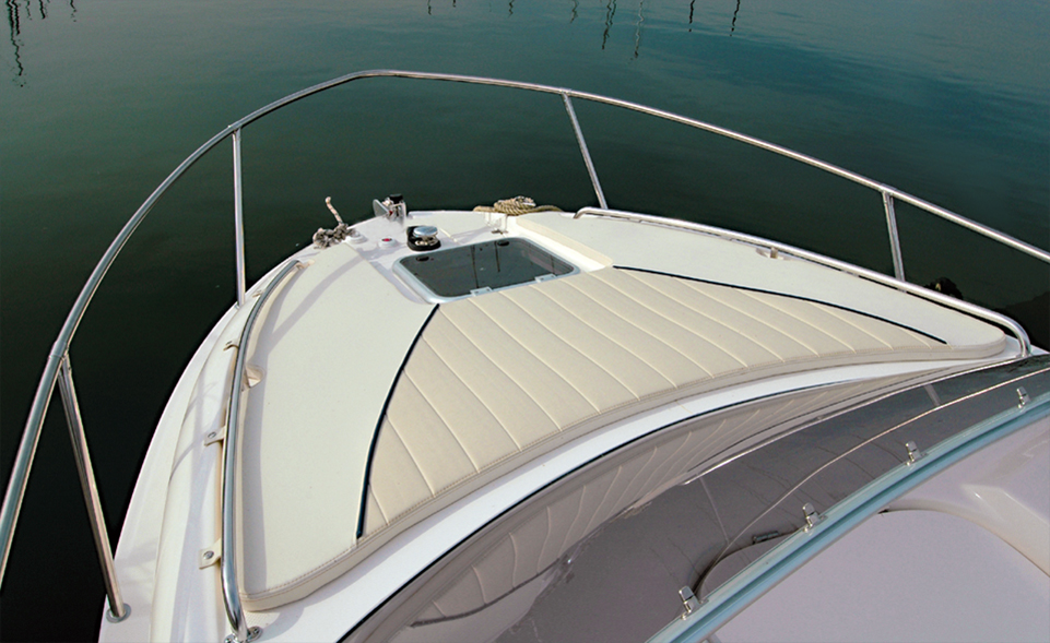 Saver 650 - pramčano sunčalište